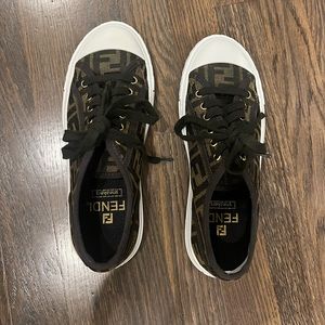 Fendi shoes size 39!!